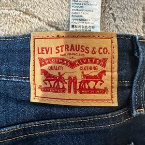 726 Levi’s High Waisted Flare Jeans. Size 27. Dark blue Jean.
